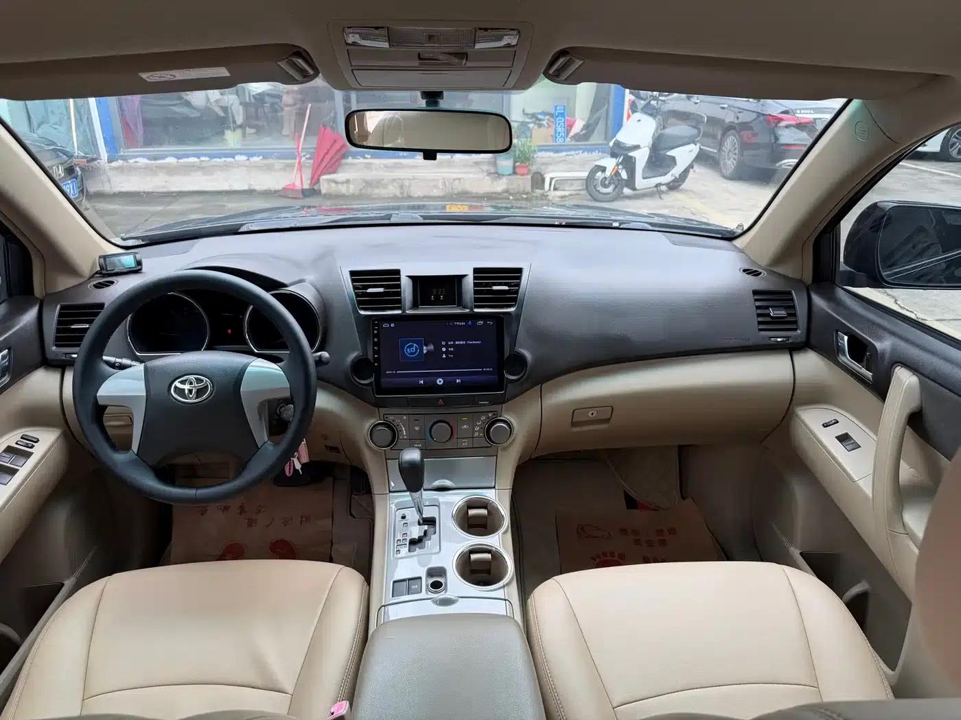 Highlander 2009 2.7L 2WD 7-seater Luxury Edition — миниатюра 3
