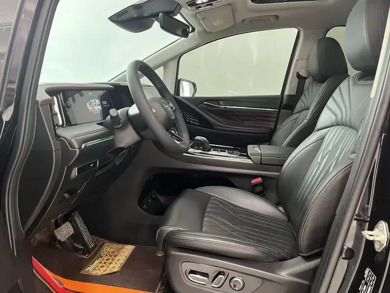 Trumpchi M8 2024 Master Series 2.0TGDI Supreme Edition — миниатюра 15