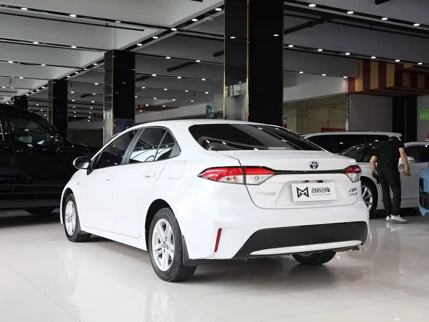 Levin 2022 Hybrid 1.8H E-CVT Luxury Edition — миниатюра 17