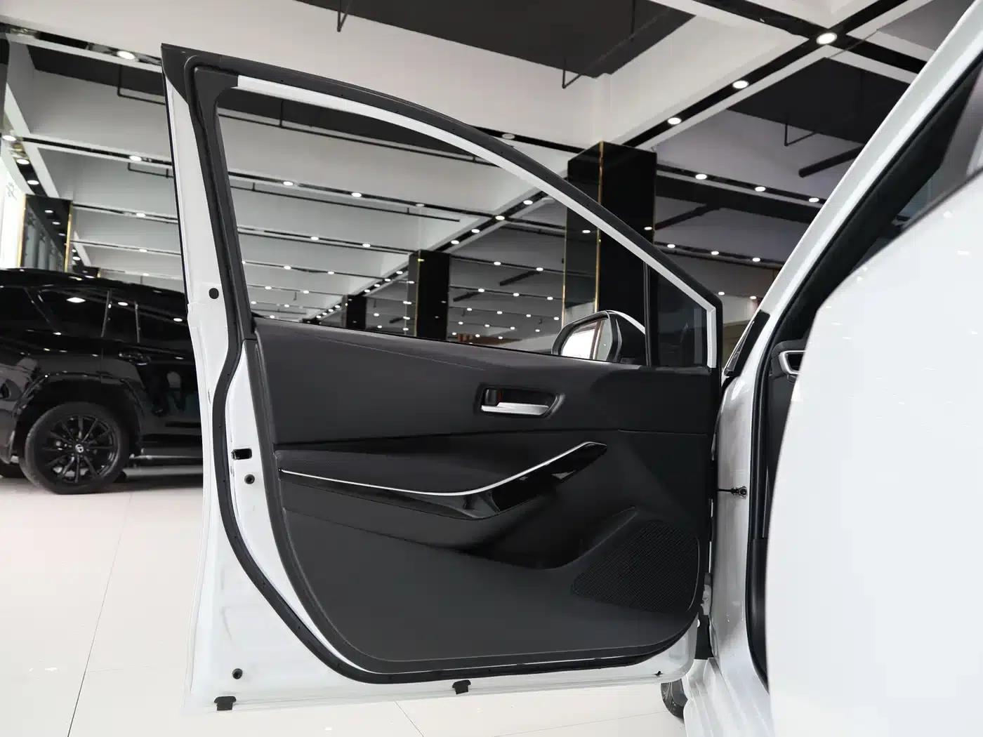 Levin 2022 Hybrid 1.8H E-CVT Luxury Edition — миниатюра 5
