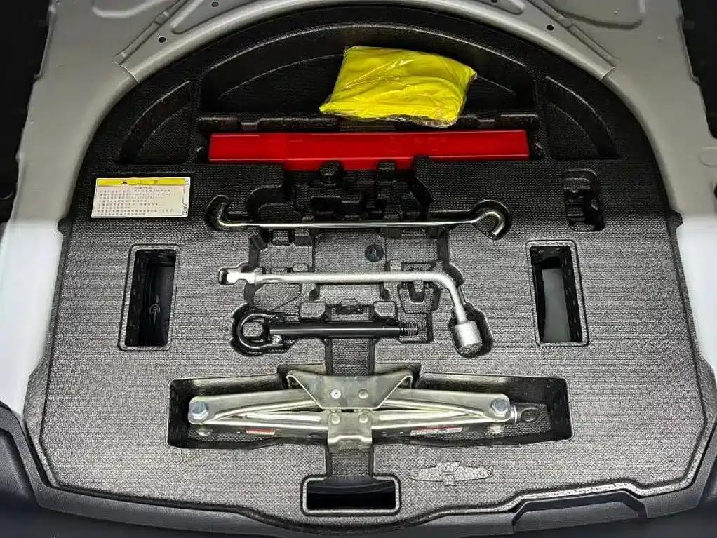 Levin 2022 Hybrid 1.8H E-CVT Luxury Edition — миниатюра 9