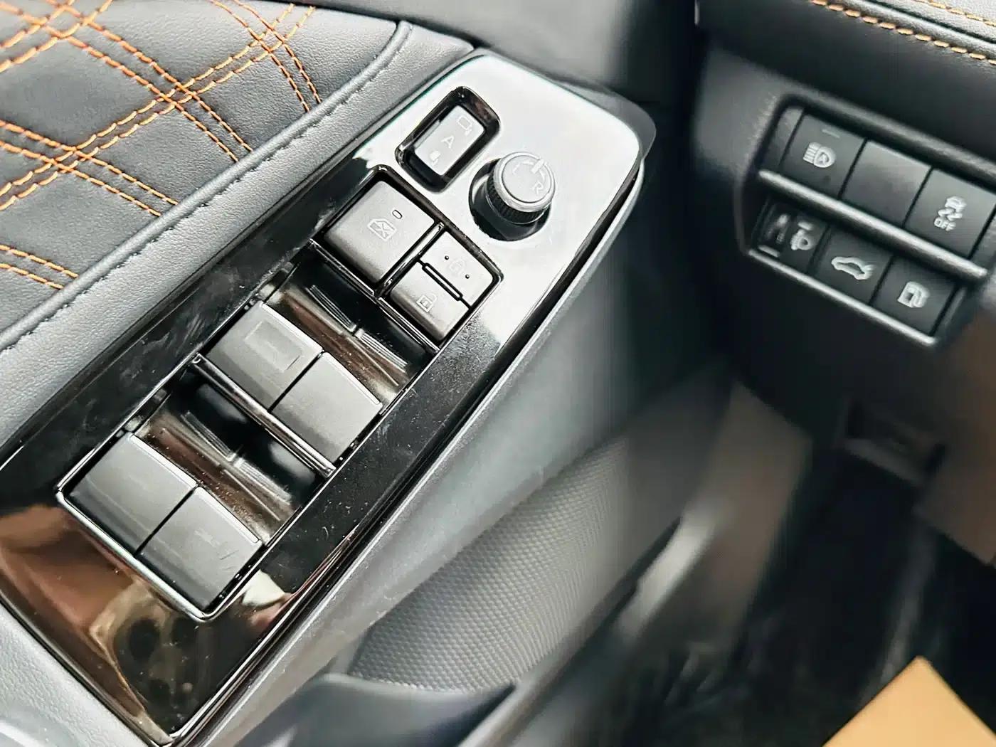 2024 Toyota Avalon Hybrid 2.0L Luxury Edition — миниатюра 15
