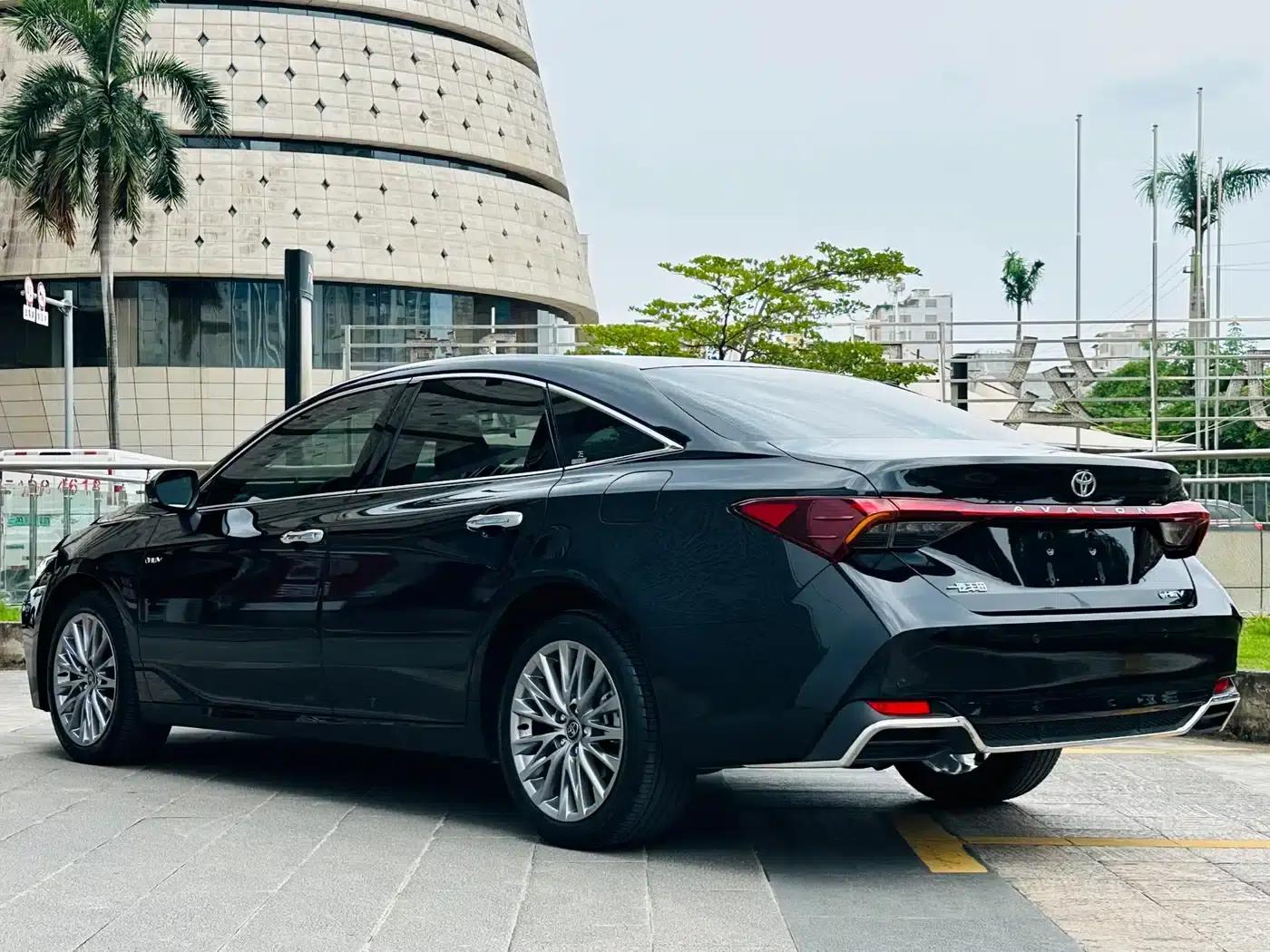 2024 Toyota Avalon Hybrid 2.0L Luxury Edition — миниатюра 4