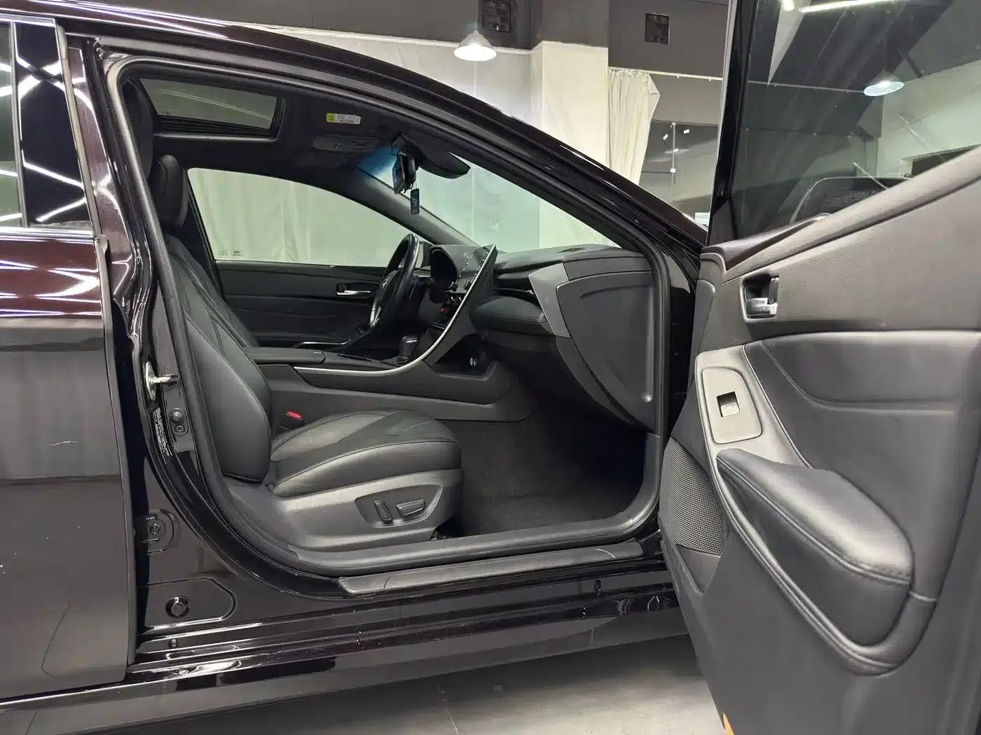 2021 Toyota Avalon 2.5L Luxury Edition — миниатюра 9
