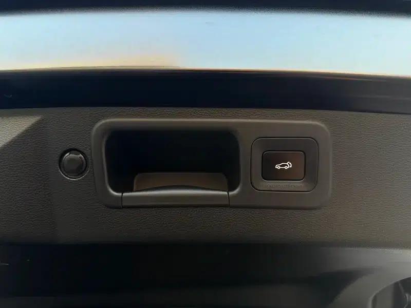 Trumpchi GS8 2022 Navigator Series 2.0TGDI 2WD Luxury Intelligent Connected 7-Seater — миниатюра 14