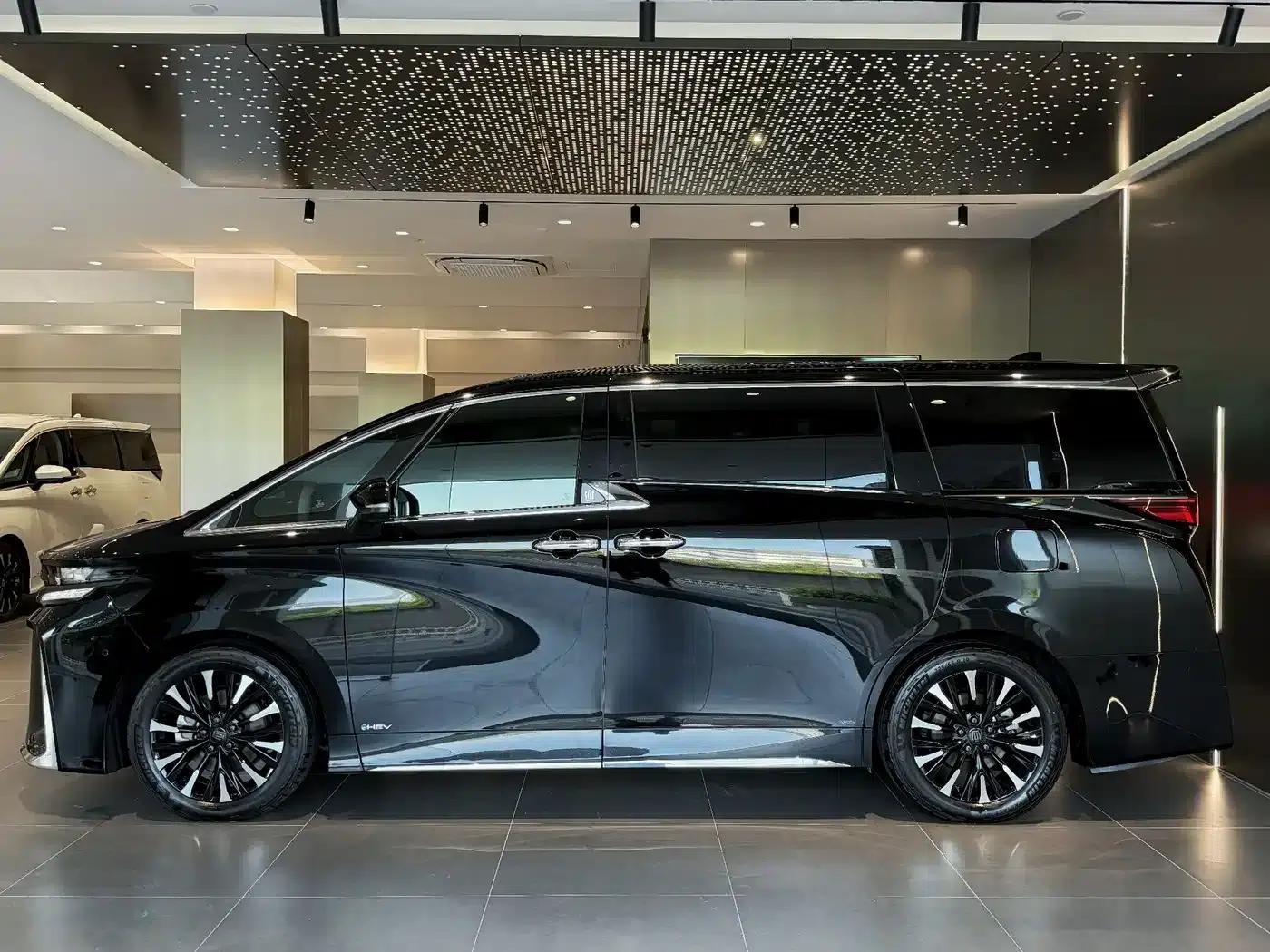 2024 Alphard Crown Hybrid 2.5L Supreme Executive Edition — миниатюра 10