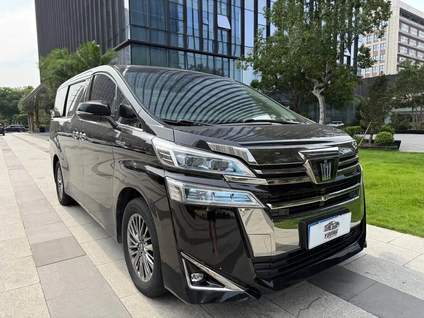 2021 Alphard Crown Hybrid 2.5L HV Luxury Edition — миниатюра 1