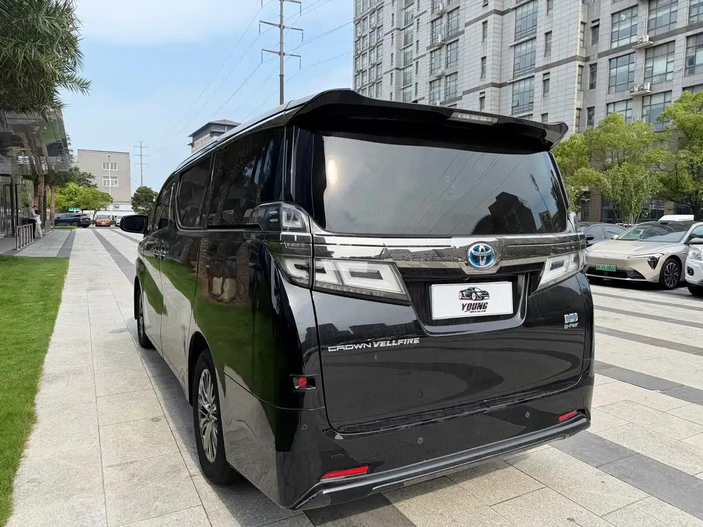 2021 Alphard Crown Hybrid 2.5L HV Luxury Edition — миниатюра 7