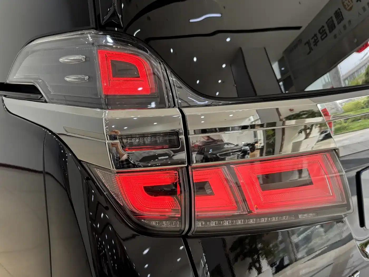 2021 Alphard Crown Hybrid 2.5L HV Premium Edition — миниатюра 20