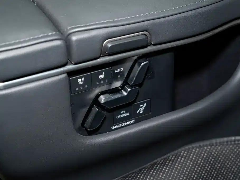 2024 Alphard Crown Hybrid 2.5L Supreme Edition — миниатюра 26