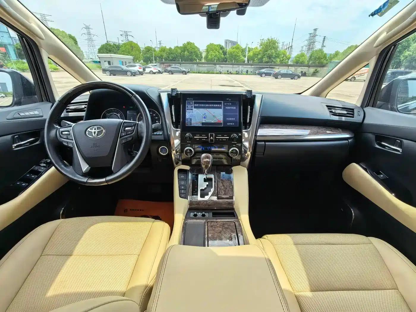 2020 Alphard Hybrid 2.5L HV Premium Edition — миниатюра 11