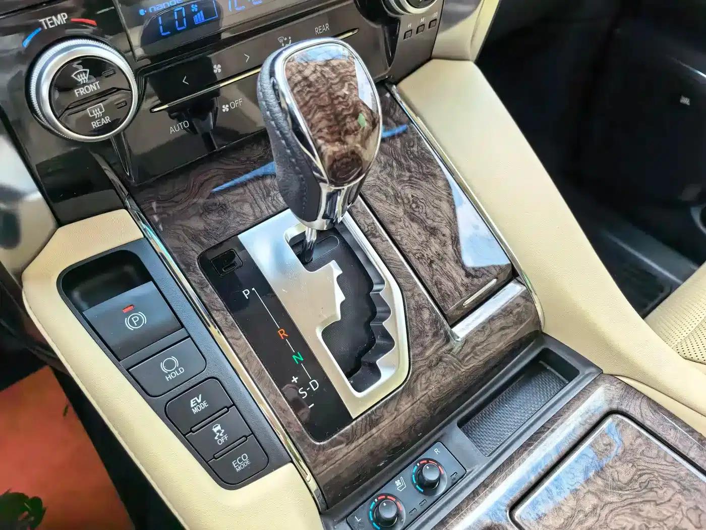 2020 Alphard Hybrid 2.5L HV Premium Edition — миниатюра 15