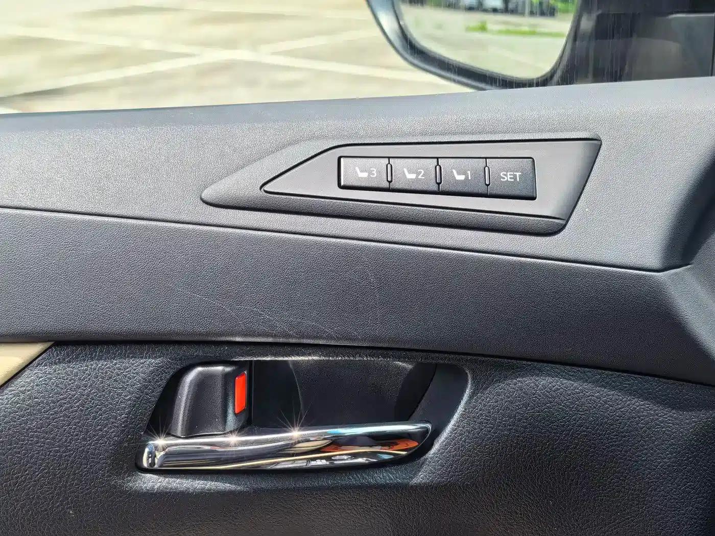2020 Alphard Hybrid 2.5L HV Premium Edition — миниатюра 20