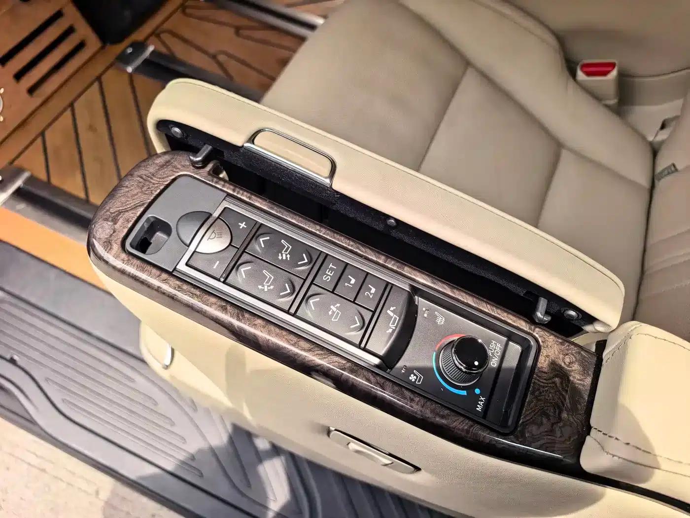 2020 Alphard Hybrid 2.5L HV Premium Edition — миниатюра 23