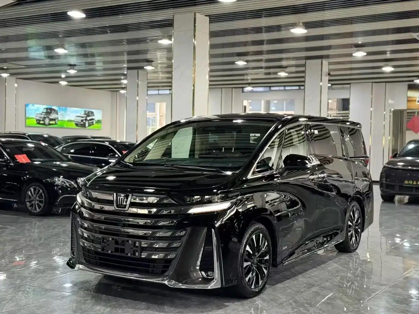 2024 Alphard Crown Hybrid 2.5L Supreme Executive Edition — миниатюра 1