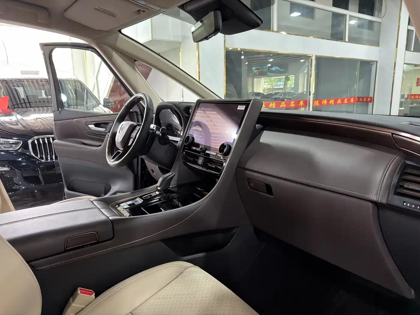 2024 Alphard Crown Hybrid 2.5L Supreme Executive Edition — миниатюра 11
