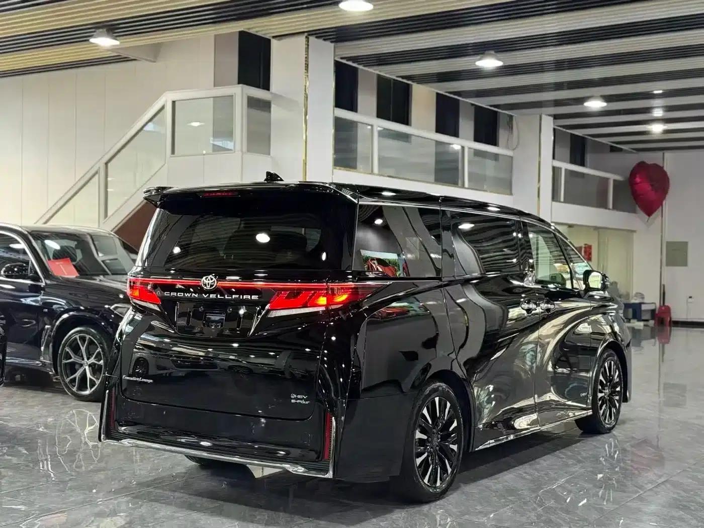 2024 Alphard Crown Hybrid 2.5L Supreme Executive Edition — миниатюра 12