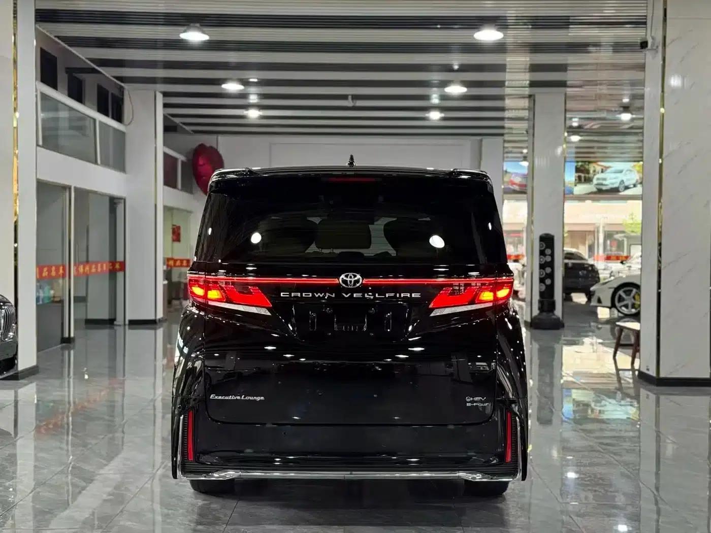 2024 Alphard Crown Hybrid 2.5L Supreme Executive Edition — миниатюра 13