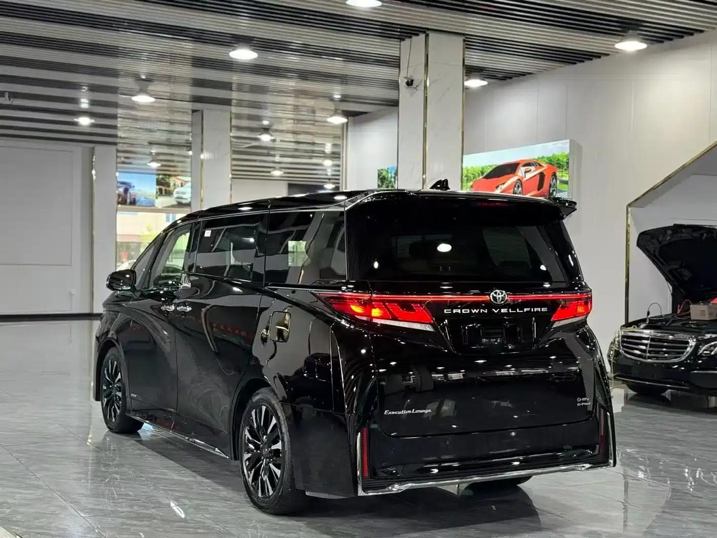 2024 Alphard Crown Hybrid 2.5L Supreme Executive Edition — миниатюра 14