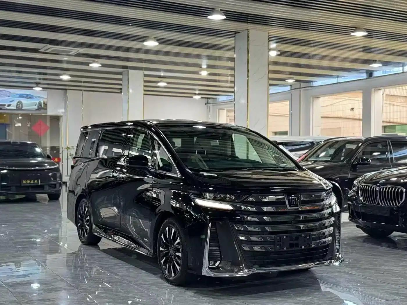 2024 Alphard Crown Hybrid 2.5L Supreme Executive Edition — миниатюра 3