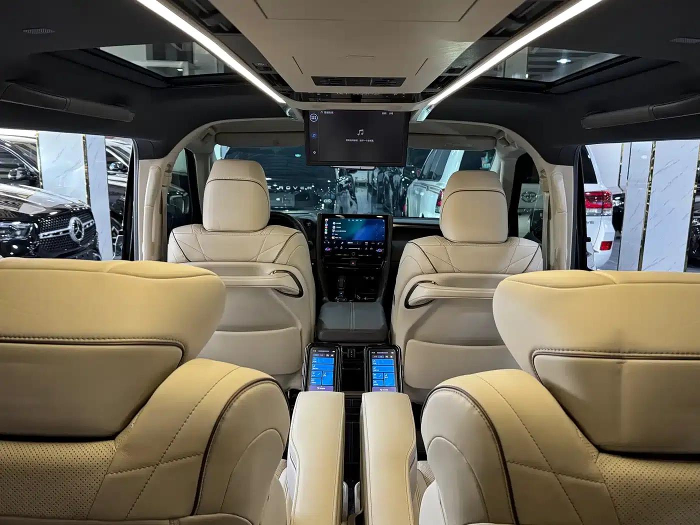 2024 Alphard Crown Hybrid 2.5L Supreme Executive Edition — миниатюра 8