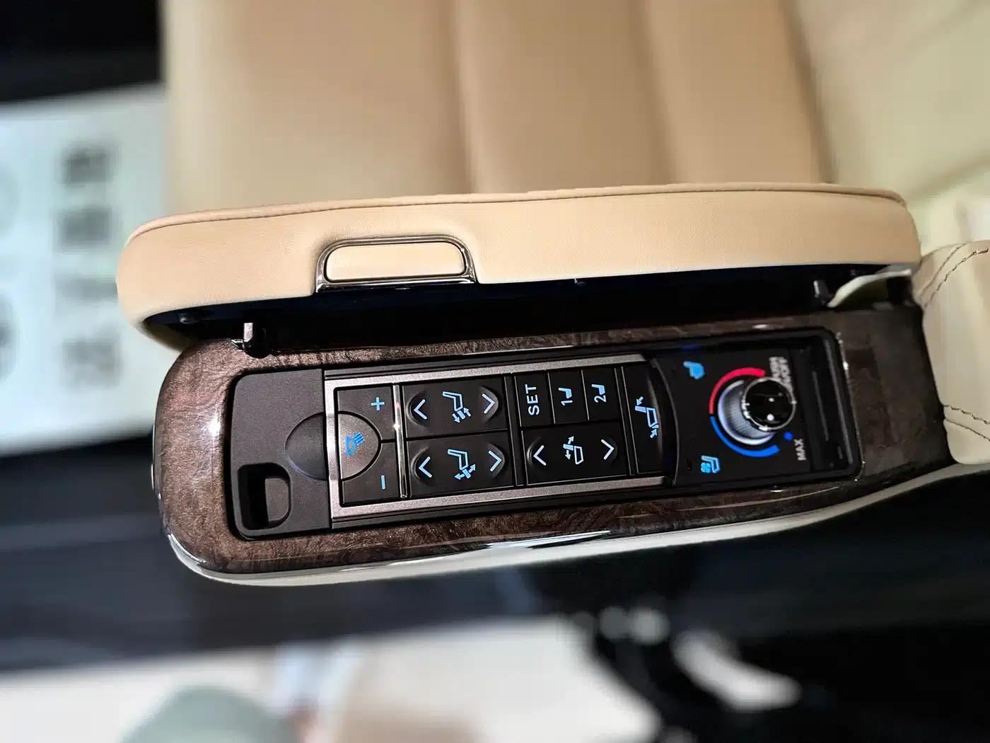 2021 Alphard Crown Hybrid 2.5L HV Premium Edition — миниатюра 16