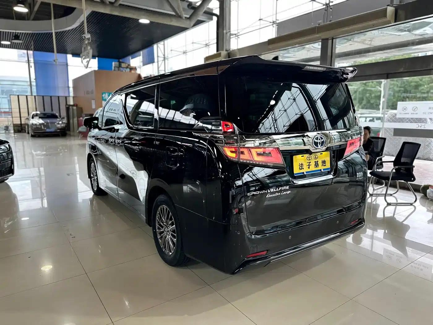 2021 Alphard Crown Hybrid 2.5L HV Premium Edition — миниатюра 24