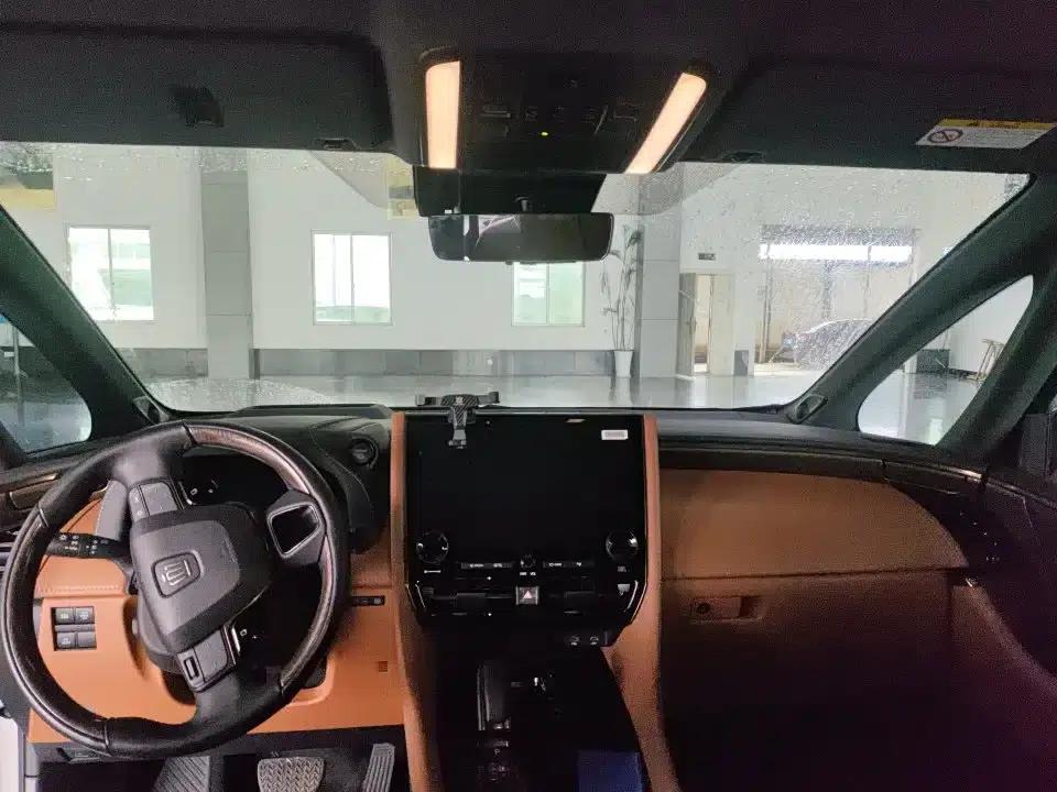 2024 Alphard Crown Hybrid 2.5L Supreme Executive Edition — миниатюра 2