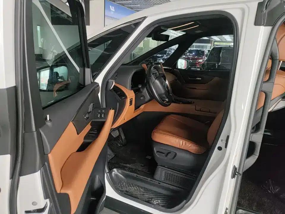 2024 Alphard Crown Hybrid 2.5L Supreme Executive Edition — миниатюра 4