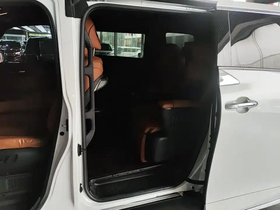 2024 Alphard Crown Hybrid 2.5L Supreme Executive Edition — миниатюра 5