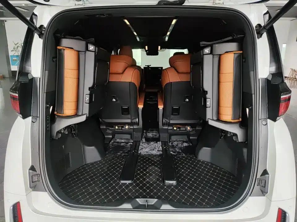 2024 Alphard Crown Hybrid 2.5L Supreme Executive Edition — миниатюра 6