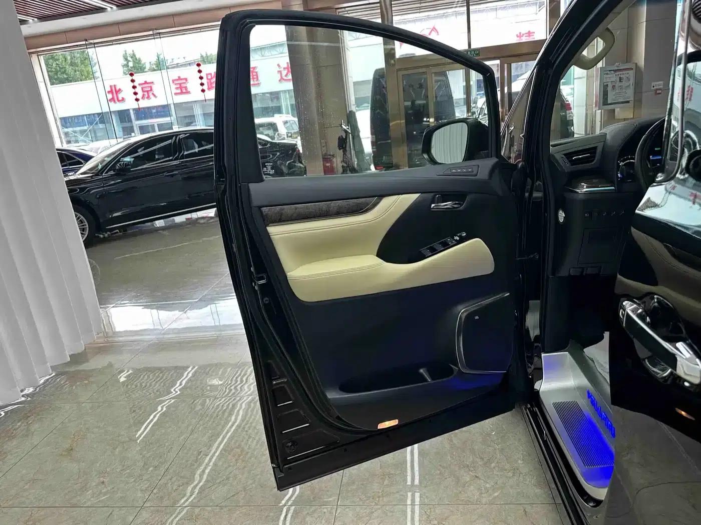 2021 Alphard Crown Hybrid 2.5L HV Premium Edition — миниатюра 12