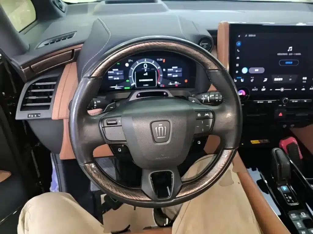2024 Alphard Crown Hybrid 2.5L Supreme Executive Edition — миниатюра 11