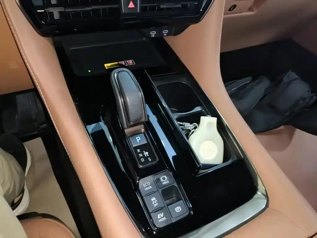 2024 Alphard Crown Hybrid 2.5L Supreme Executive Edition — миниатюра 14
