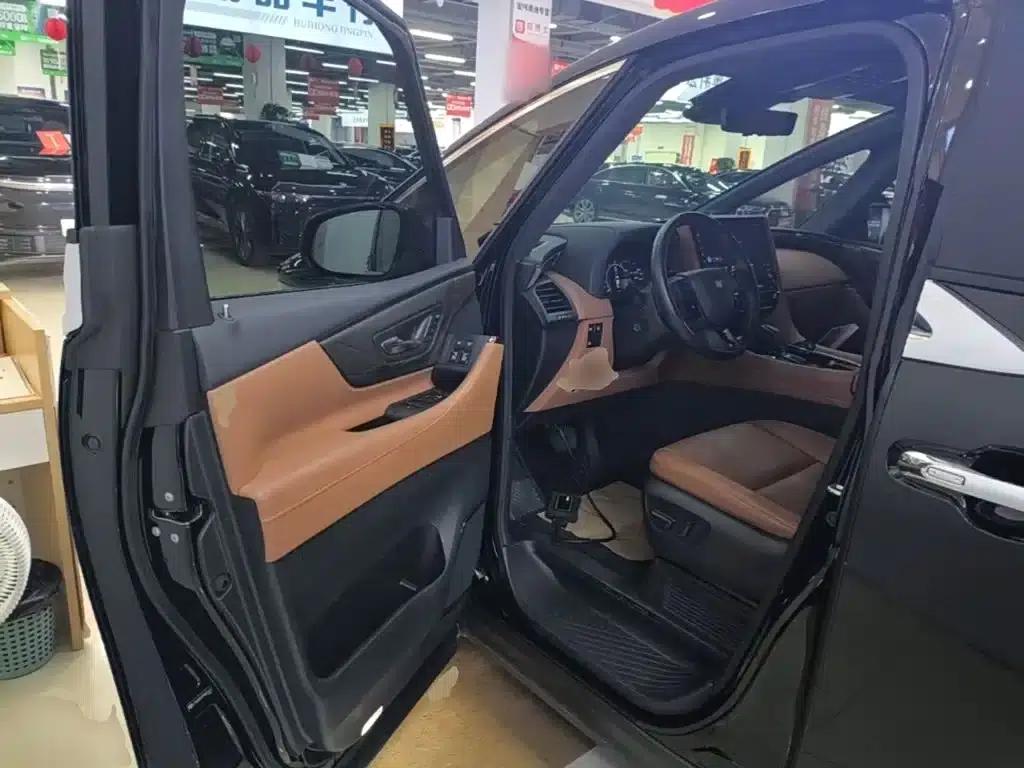 2024 Alphard Crown Hybrid 2.5L Supreme Executive Edition — миниатюра 16