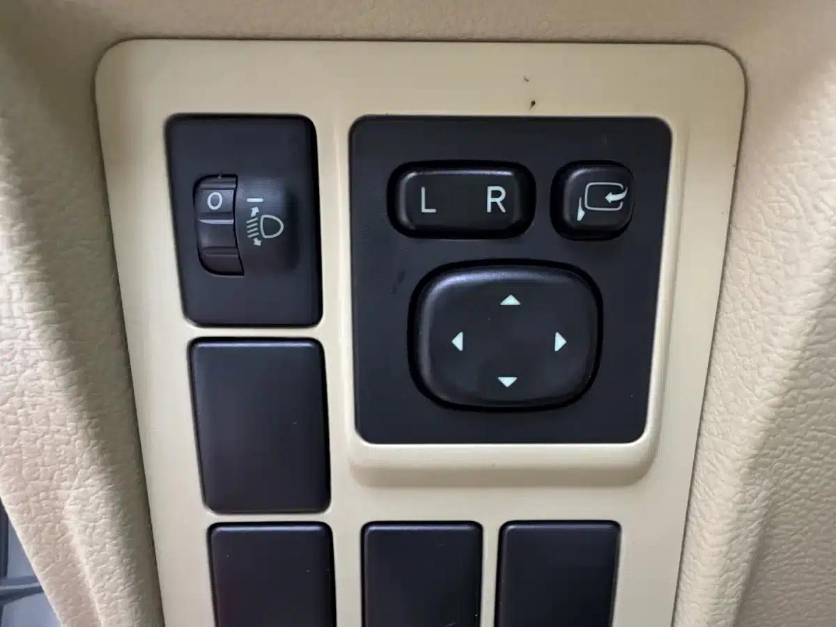 2016 Prado 2.7L Automatic Standard Edition — миниатюра 17