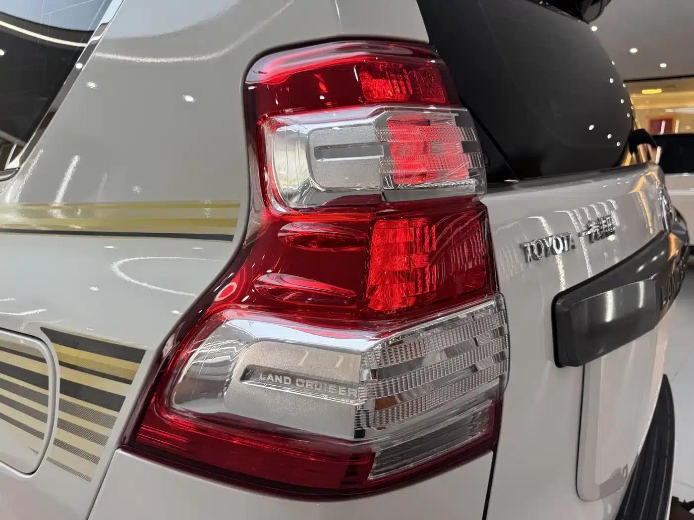 2016 Prado 2.7L Automatic Standard Edition — миниатюра 33