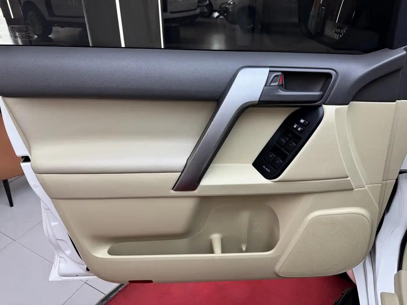 2016 Prado 2.7L Automatic Standard Edition — миниатюра 9