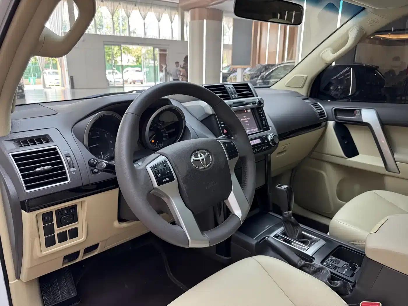 2016 Prado 2.7L Automatic Standard Edition — миниатюра 10