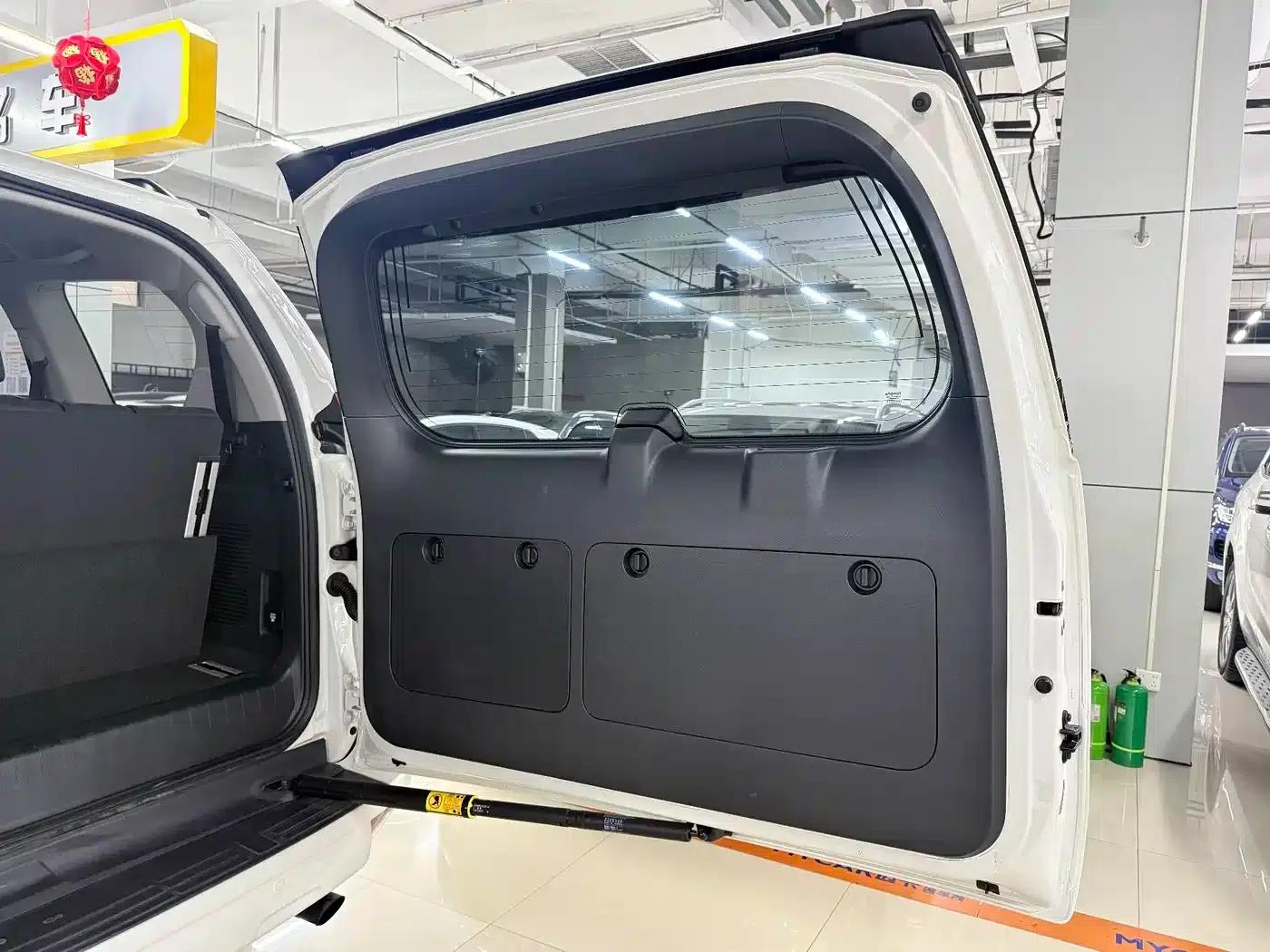 2016 Prado 3.5L Automatic TX-L NAVI — миниатюра 19