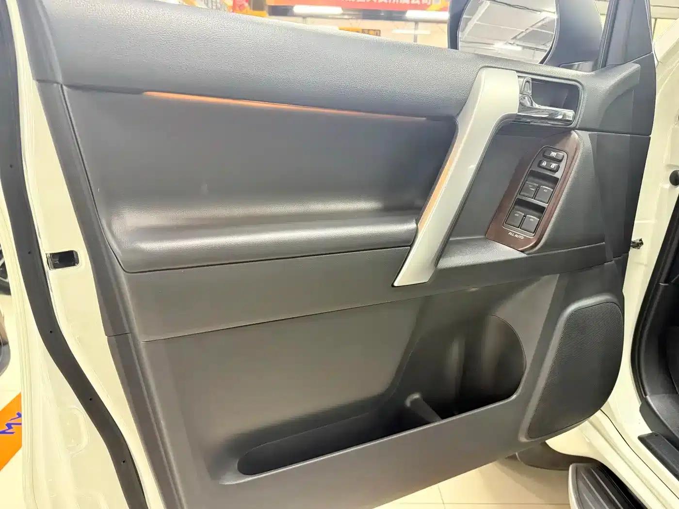 2016 Prado 3.5L Automatic TX-L NAVI — миниатюра 7