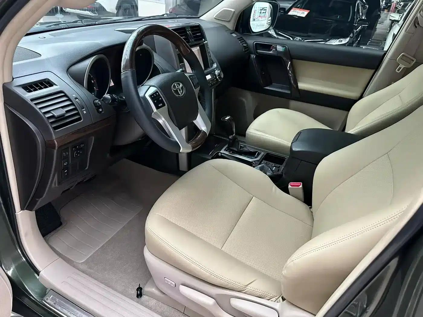 2010 Prado Imported Model 2.7L Automatic Luxury Edition — миниатюра 4