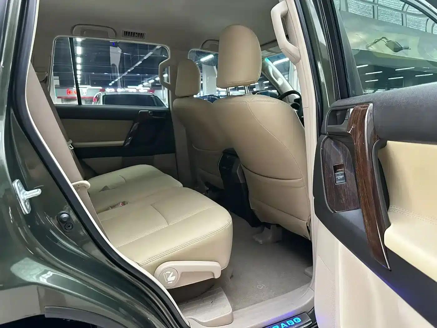 2010 Prado Imported Model 2.7L Automatic Luxury Edition — миниатюра 6