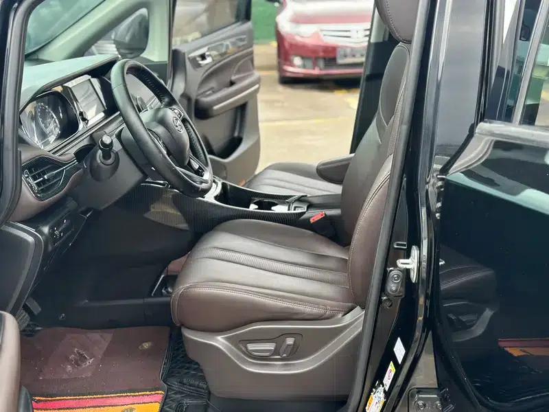 Trumpchi M6 2019 270T Automatic Premium Edition 7-seater National V Emission Standard — миниатюра 10