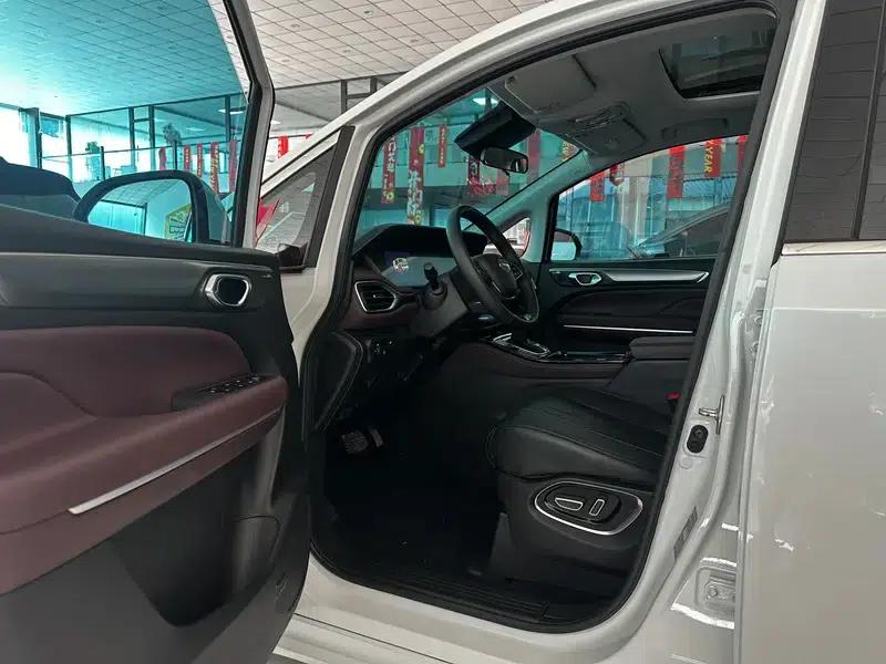 Trumpchi M6 2023 PRO 270T WDCT Luxury Edition — миниатюра 15