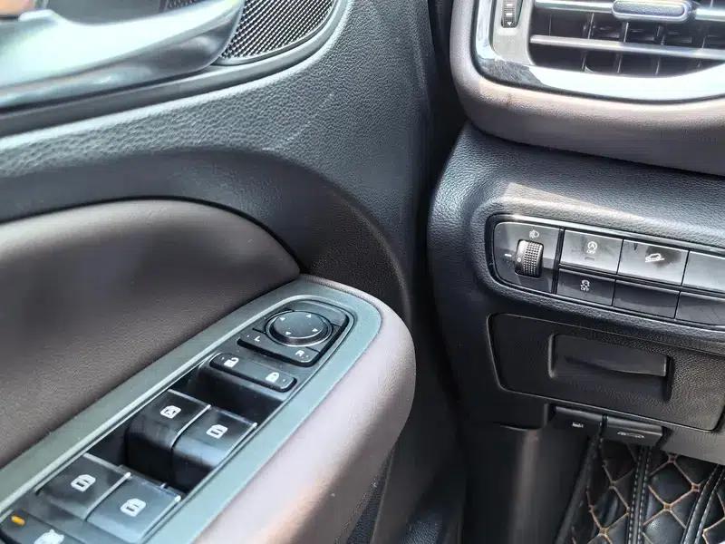 Trumpchi M6 2019 270T Automatic Luxury Edition 7-seater National VI Emission Standard — миниатюра 10