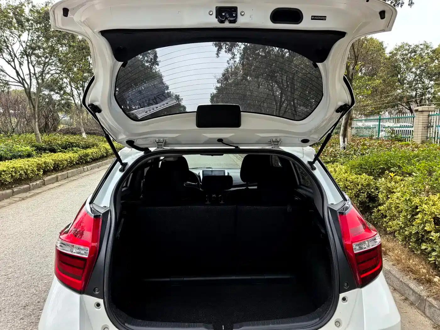 YARiS L Zhixuan 2016 Facelift 1.5E CVT Dynamic Edition — миниатюра 8