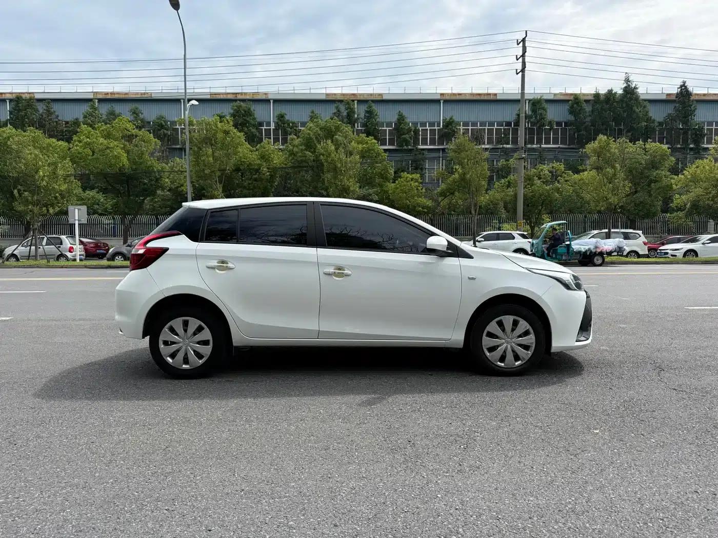 YARiS L Zhixuan 2021 1.5L CVT Leading Edition — миниатюра 4