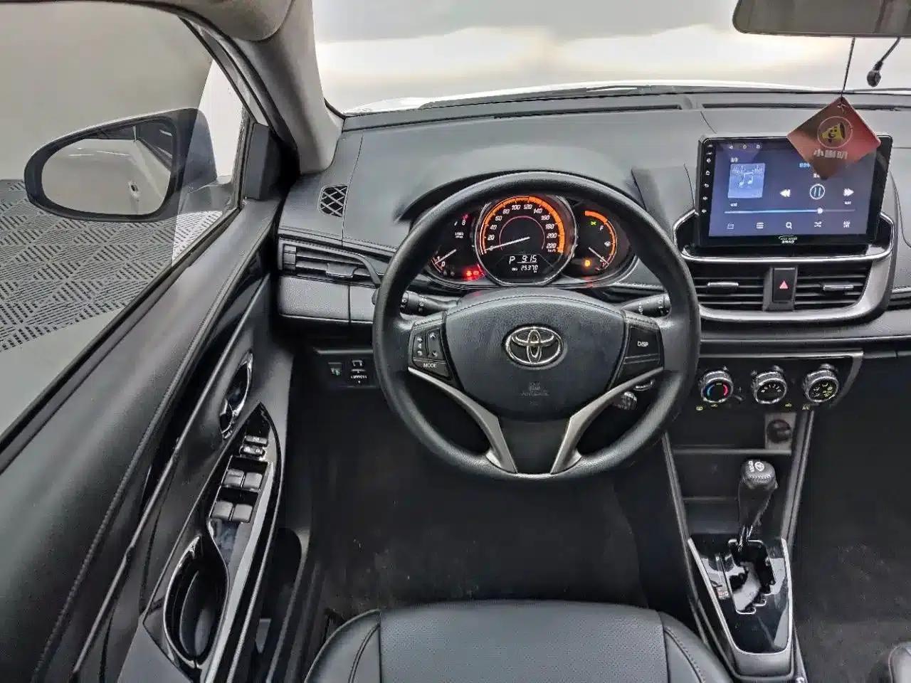 YARiS L Zhixuan 2022 1.5L CVT Luxury PLUS Edition — миниатюра 11