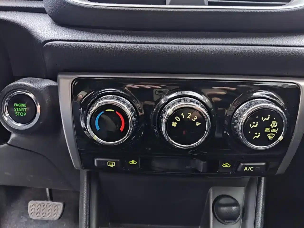 YARiS L Zhixuan 2022 1.5L CVT Luxury PLUS Edition — миниатюра 13